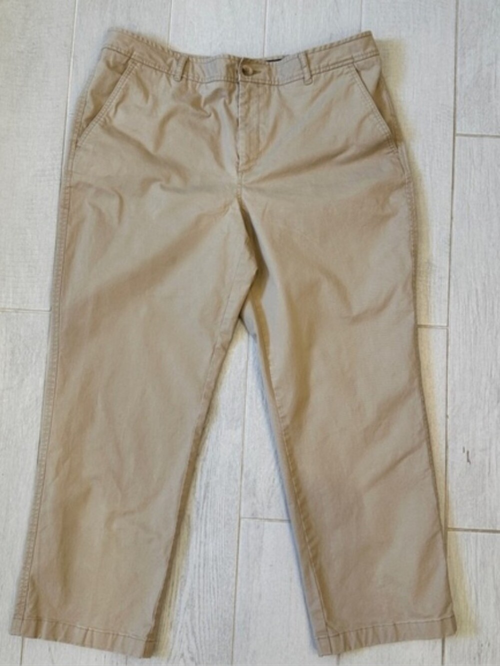 L.L. Bean Ultimate Chinos Favorite Fit Cropped